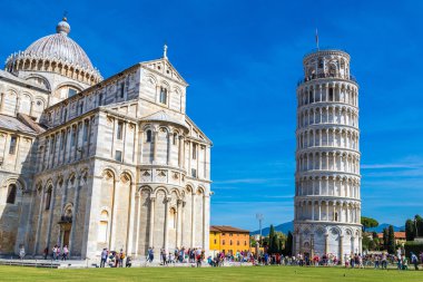 Leaning tower ve Pisa cathedral