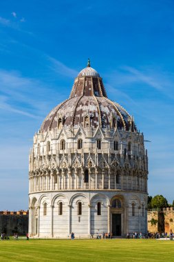 Pisa vaftizhane, İtalya