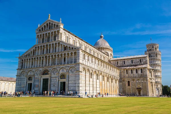 Torre inclinada e catedral de Pisa — Fotografia de Stock