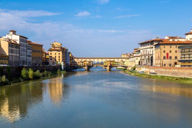 Floransa 'daki Ponte Vecchio köprüsü