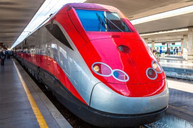 Floransa tren istasyonunda tren