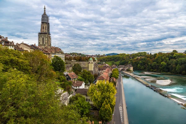 Bern és a Berner Munster-székesegyház — Stock Fotó