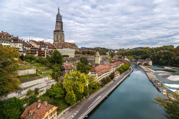 Bern és a Berner Munster-székesegyház — Stock Fotó