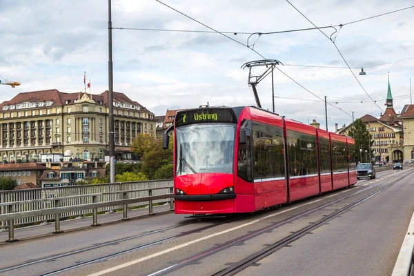 Σύγχρονο τραμ στη Βέρνη — Φωτογραφία Αρχείου