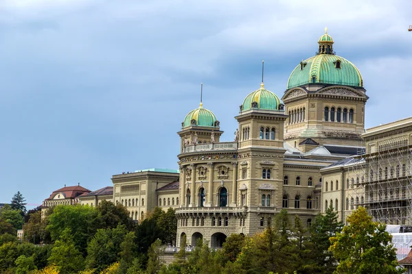 Федеральний Палац Швейцарії в місті Берн — стокове фото