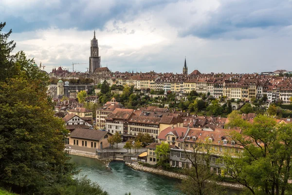 Bern és a Berner Munster-székesegyház — Stock Fotó