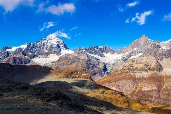 スイスのアルプスの山の風景 — ストック写真