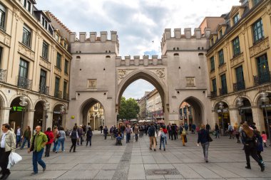 Kapı Karlstor Stachus Münih'te