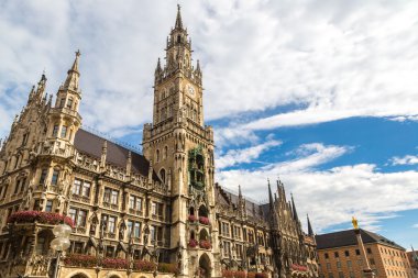 Münih'teki Marienplatz belediye binası