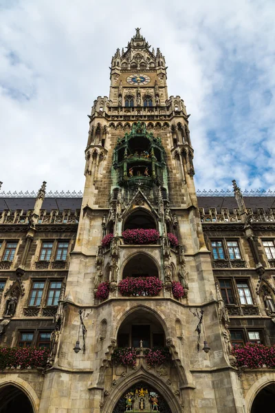 Münih'teki Marienplatz belediye binası — Stok fotoğraf