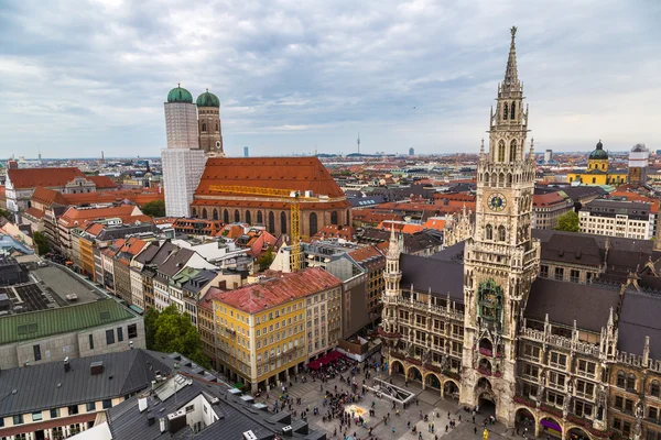 Widok z lotu ptaka na Marienplatz ratusz — Zdjęcie stockowe