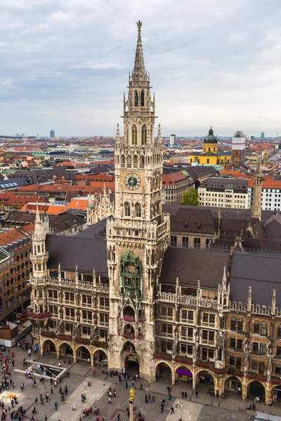 Marienplatz belediye binası üzerinde havadan görünümü — Stok fotoğraf