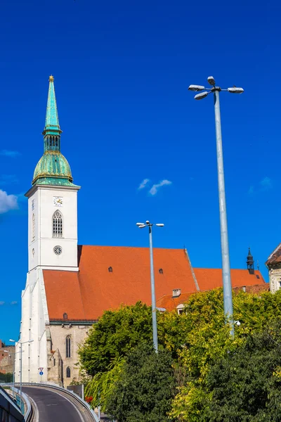 Собор Святого Мартіна в Братиславі. — стокове фото