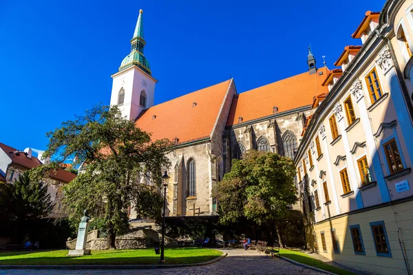 Собор Святого Мартина в Братиславе — стоковое фото