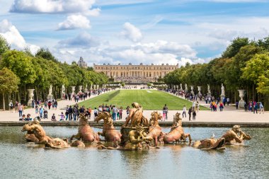 Versailles sarayında Apollo Çeşmesi