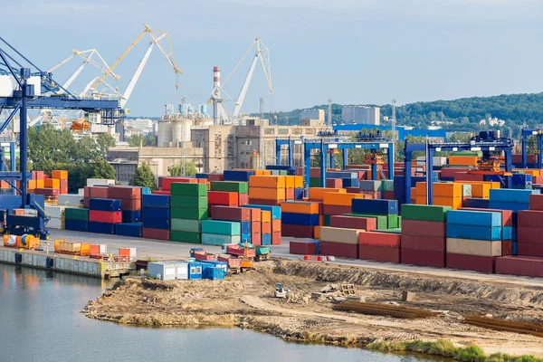 Djuphavsräka containerterminal i Gdansk — Stockfoto