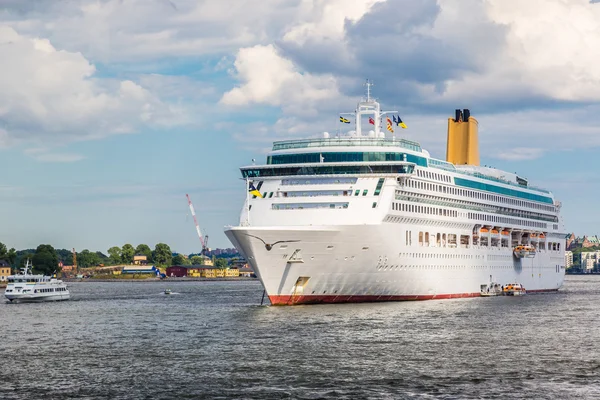 Navio de cruzeiro em stockholm — Fotografia de Stock