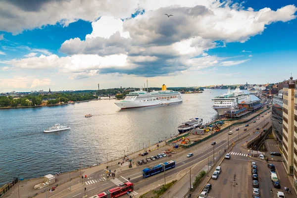 Kryssningsfartyg i Stockholm — Stockfoto