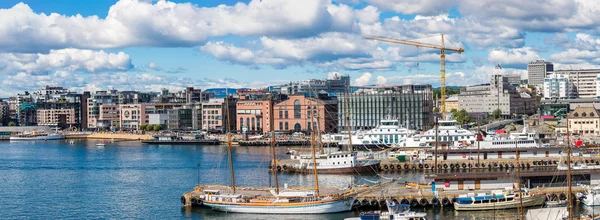 Linha do horizonte e porto de Oslo — Fotografia de Stock