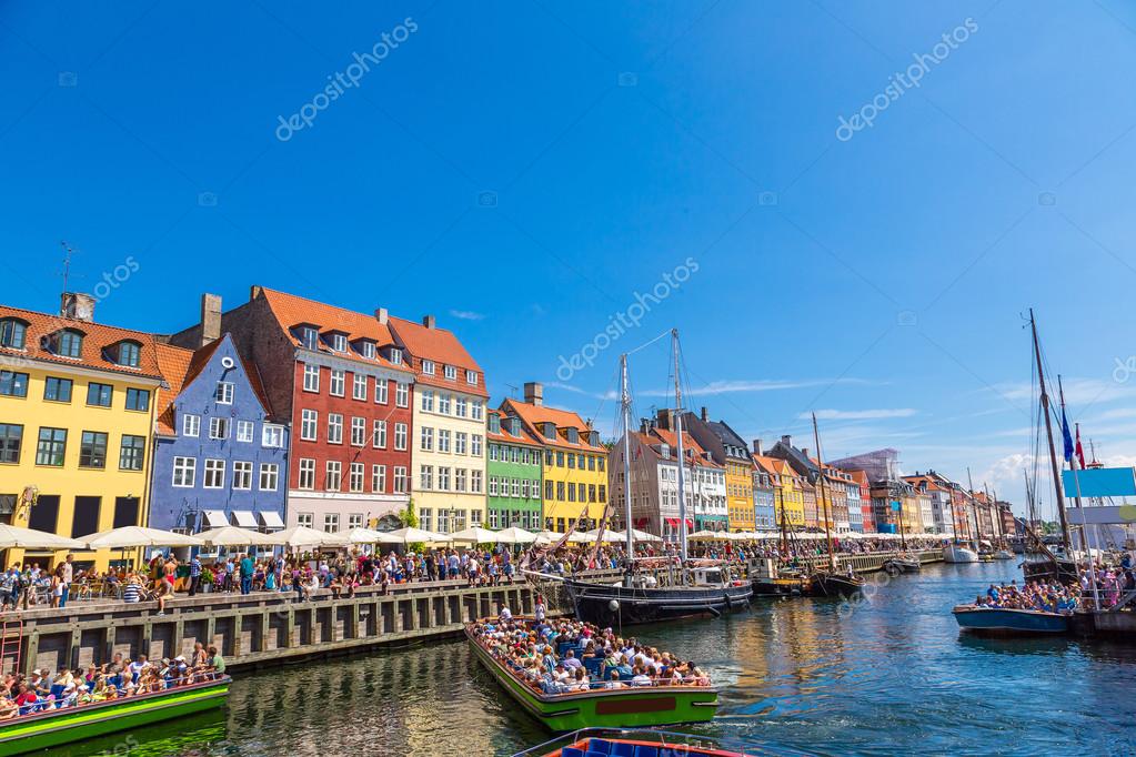 Nyhavn district in Copenhagen — Stock Photo © bloodua 74172639