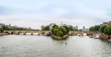 Seine Nehri köprüler de Paris ile