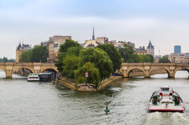 Seine Nehri köprüler de Paris ile