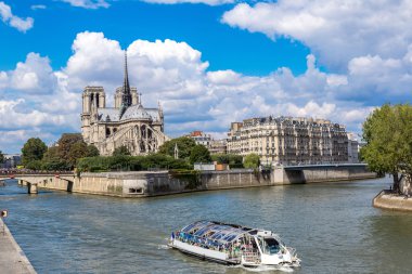 Seine ve Notre Dame de Paris