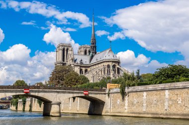 Seine ve Notre Dame de Paris