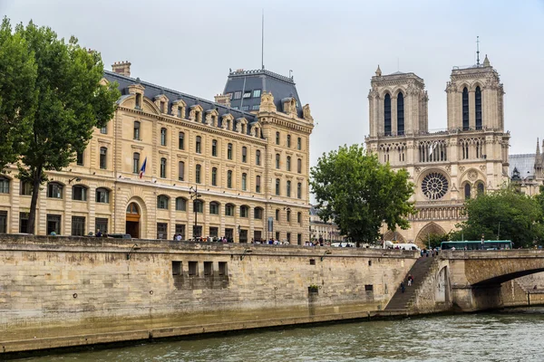 Senna e Cattedrale di Notre Dame de Paris — Foto Stock