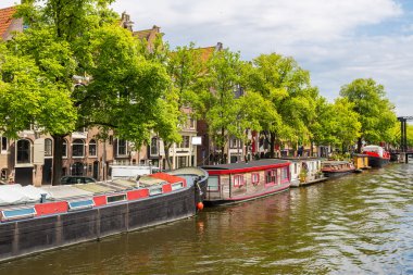 Teknelerle Amsterdam kanal