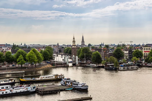 Amsterdam canals and  boats — Stock Photo, Image