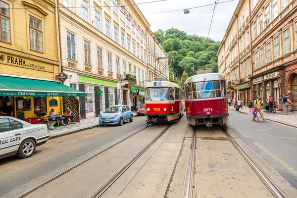 Tranvías en la vieja calle de Praga —  Fotos de Stock