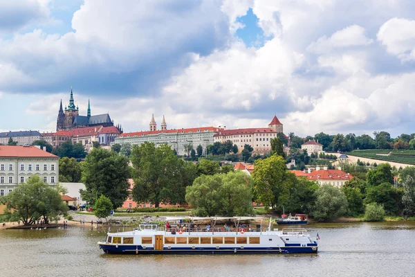 Panoramic view of Prague and river Vltava — Stock Photo, Image