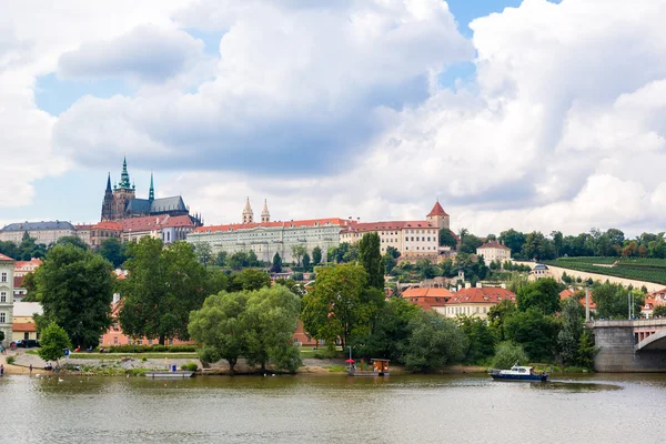 Panorama Pragi i rzeki Wełtawy — Zdjęcie stockowe