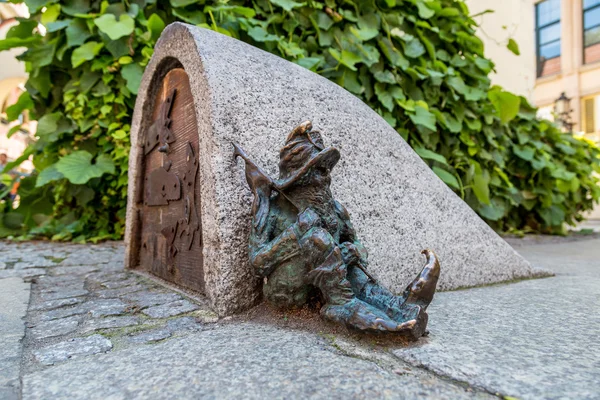 Sculpture of gnome  in Wroclaw — Stock Photo, Image