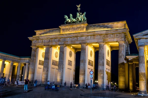 Brandenburg gate in Berlin — Stock Photo, Image