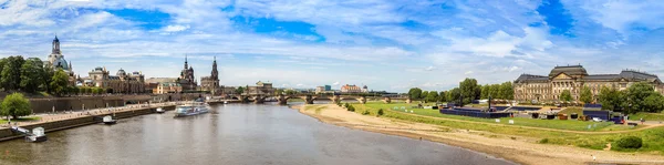 Panorama op Dresden — Stockfoto