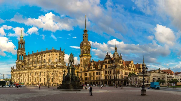 Памятник Яну Саксонскому в Дрездене — стоковое фото