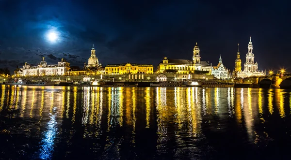 Dresden at night and river Elbe. — Stock Photo, Image