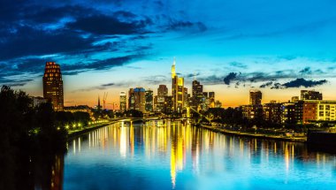 Frankfurt am main manzarası gün batımında