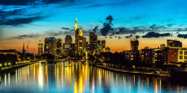 Frankfurt am main manzarası gün batımında