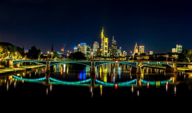 Frankfurt am main manzarası, gece