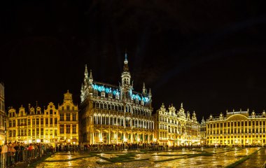 Grand place adlı gece Brüksel'deki