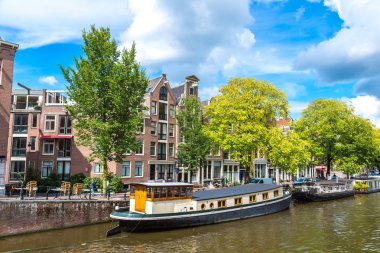 Amsterdam kanalları ve Hollanda'da tekneler