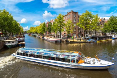Amsterdam kanalları ve Hollanda'da tekneler