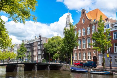 Amsterdam kanalları ve Hollanda'da tekneler