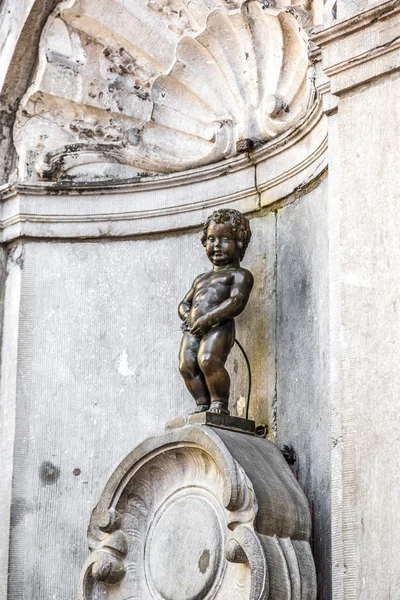 Pisilő kisfiú szobra Brüsszelben — Stock Fotó