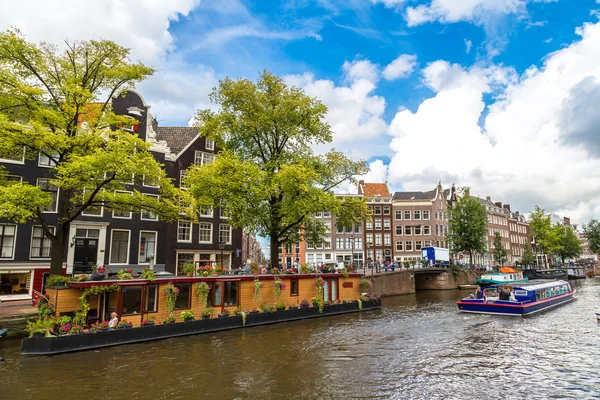 Amsterdam canaux et bateaux en Hollande — Photo