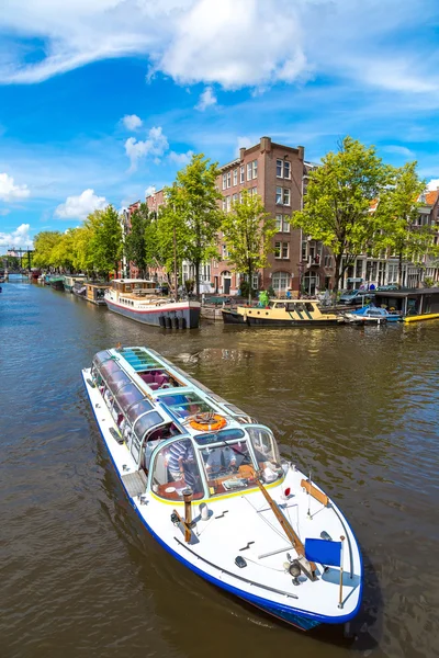 Amsterdam canaux et bateaux en Hollande — Photo