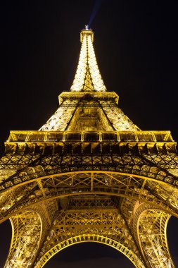 Eyfel Kulesi Paris geceleri